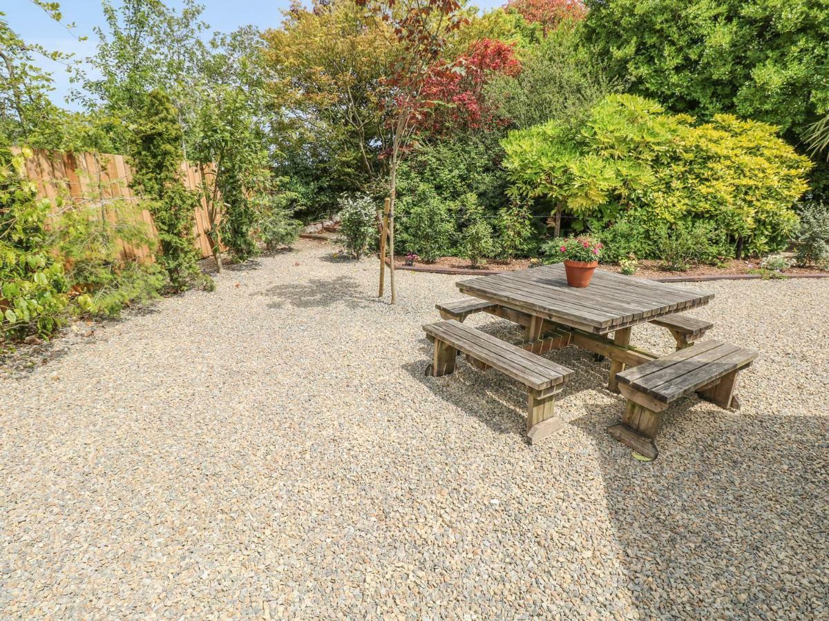 Willow Lodge Tenby Exterior photo